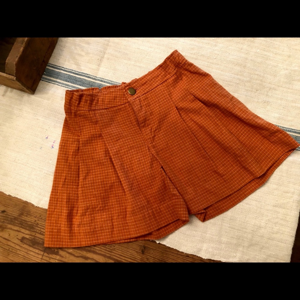 Persnickety rust pleated dress shorts size 8
